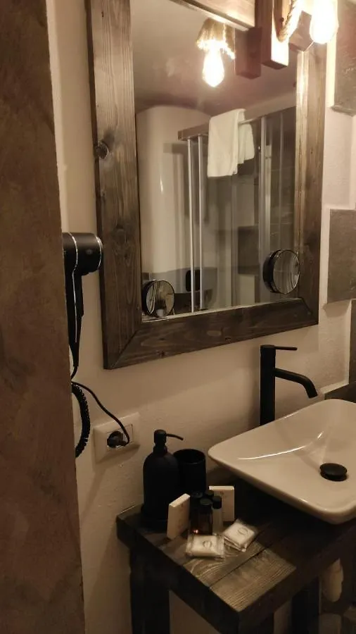 מאדסימו Madeboutique Rooms לינה וארוחת בוקר